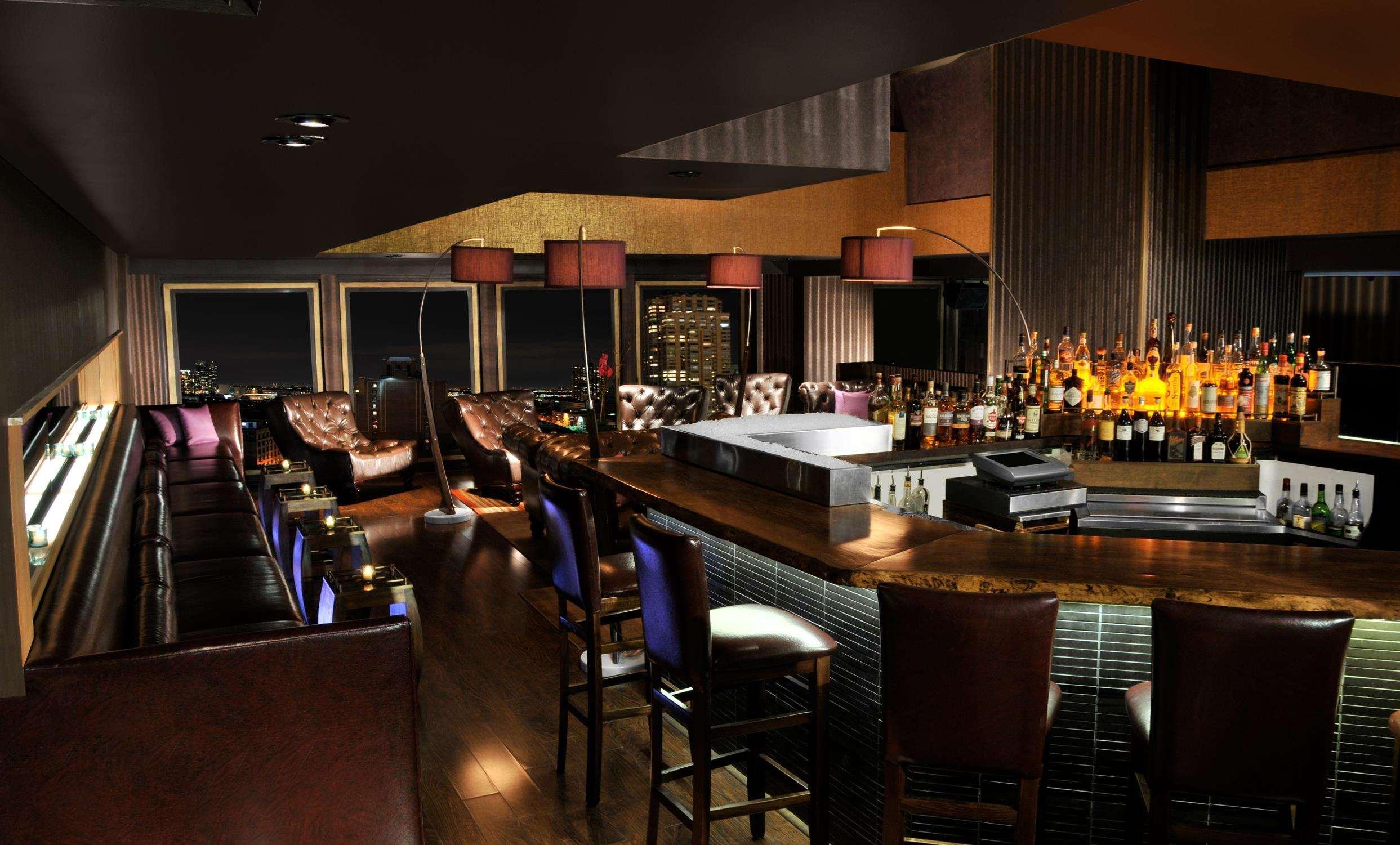 Kimpton Theta New York - Times Square By Ihg Hotel Bagian luar foto The bar at the 360° Lounge
