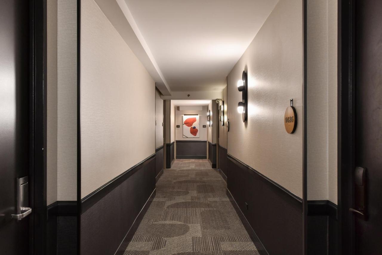Kimpton Theta New York - Times Square By Ihg Hotel Bagian luar foto A typical corridor