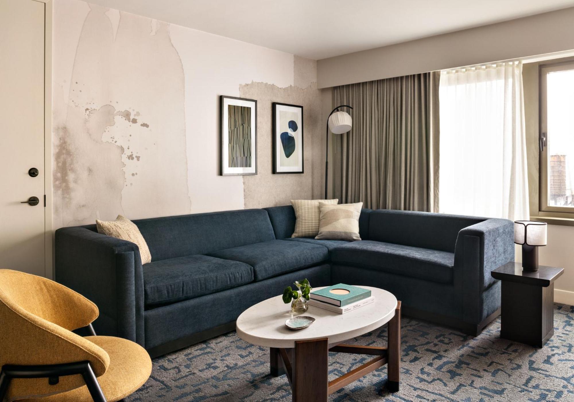 Kimpton Theta New York - Times Square By Ihg Hotel Bagian luar foto A living room at the Hotel Commonwealth