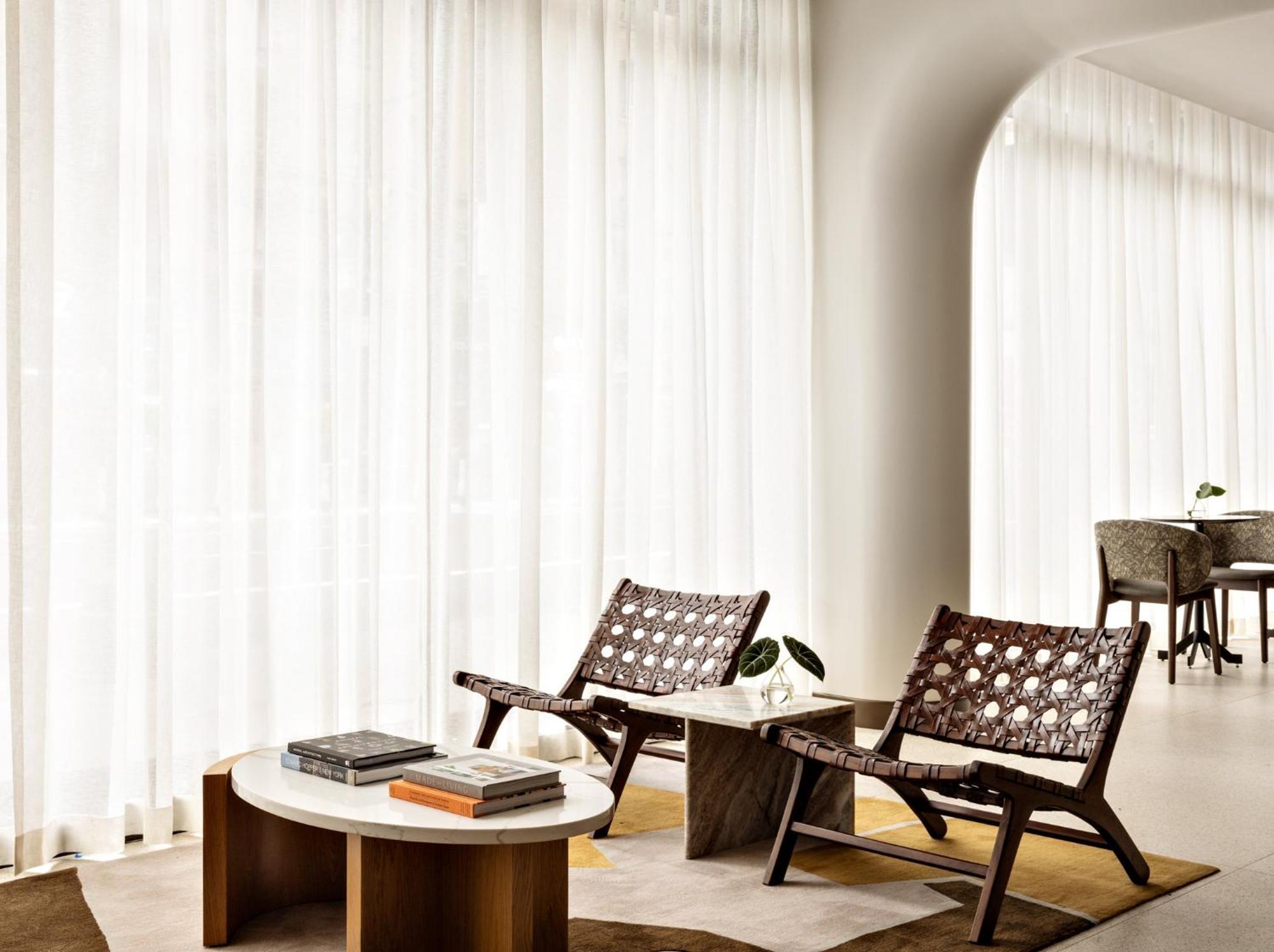 Kimpton Theta New York - Times Square By Ihg Hotel Bagian luar foto The interior of a suite at The Standard East Village