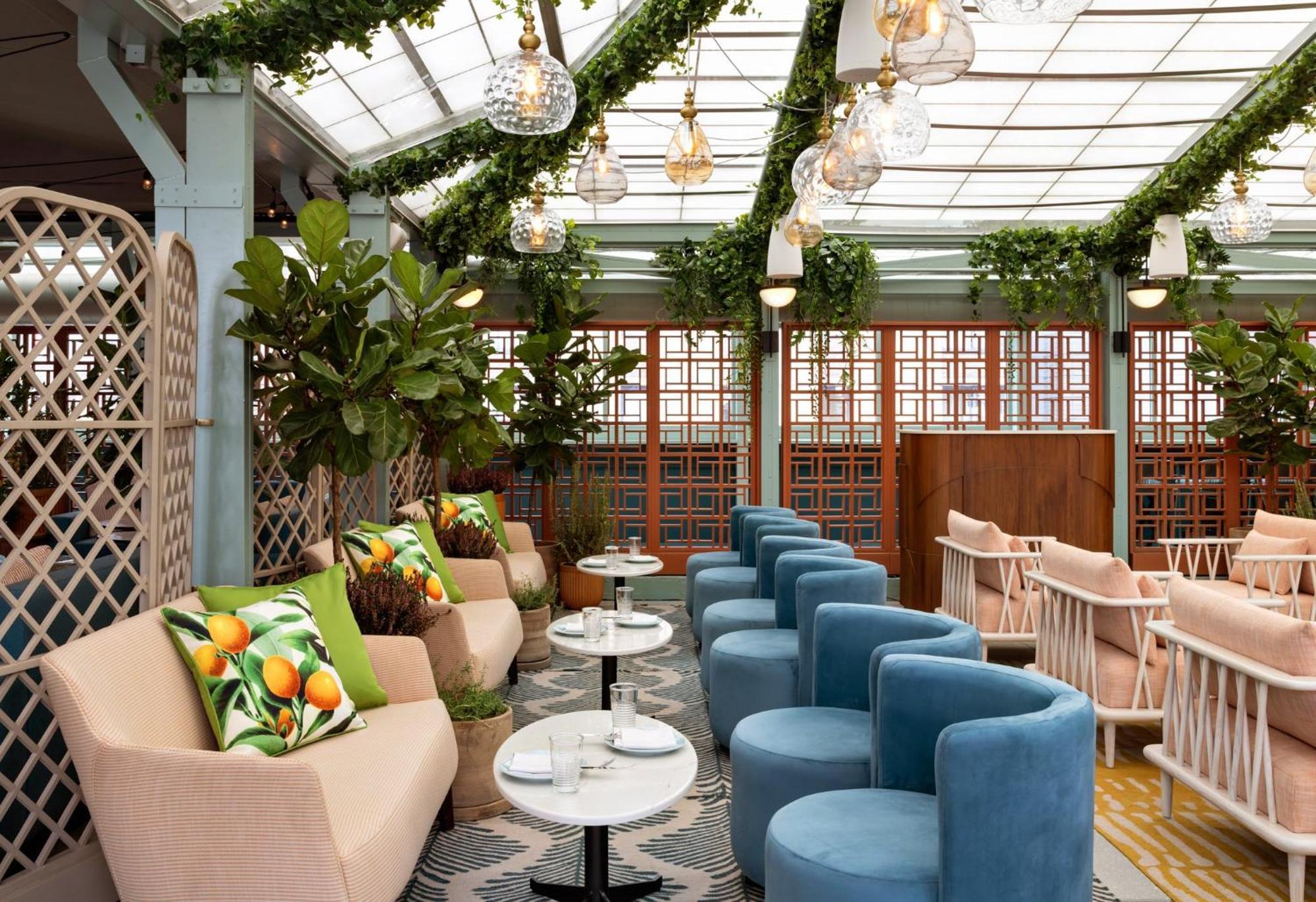 Kimpton Theta New York - Times Square By Ihg Hotel Bagian luar foto The Terrace at The Standard London