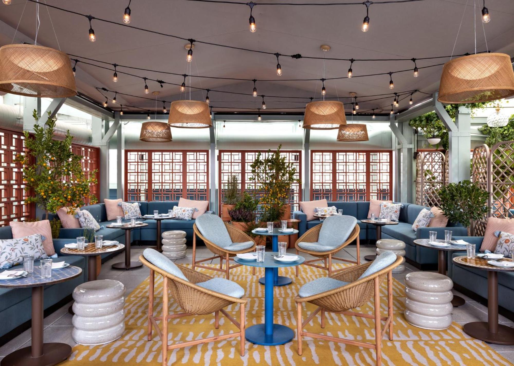 Kimpton Theta New York - Times Square By Ihg Hotel Bagian luar foto The Terrace at The Standard East Village