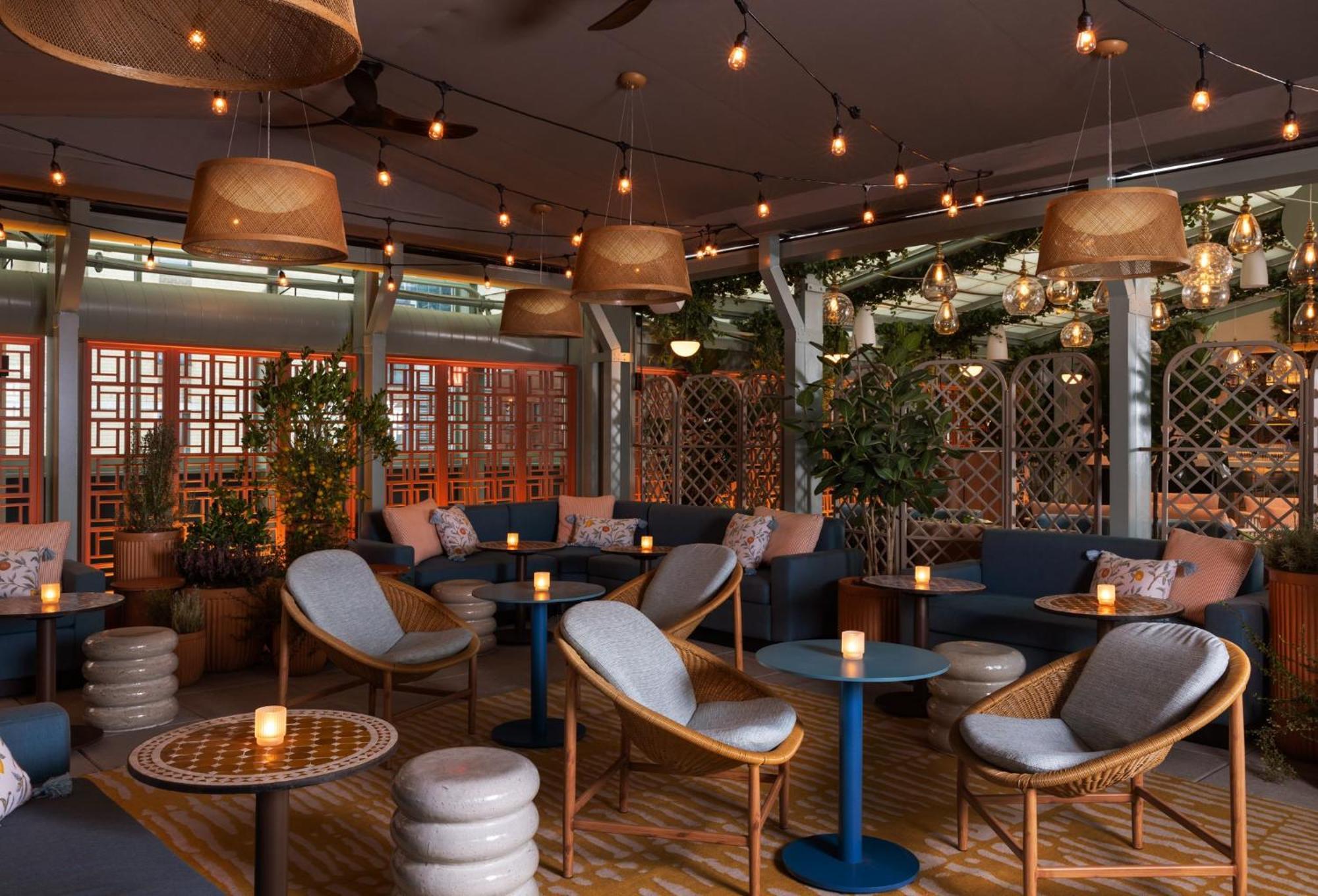 Kimpton Theta New York - Times Square By Ihg Hotel Bagian luar foto The interior of the restaurant