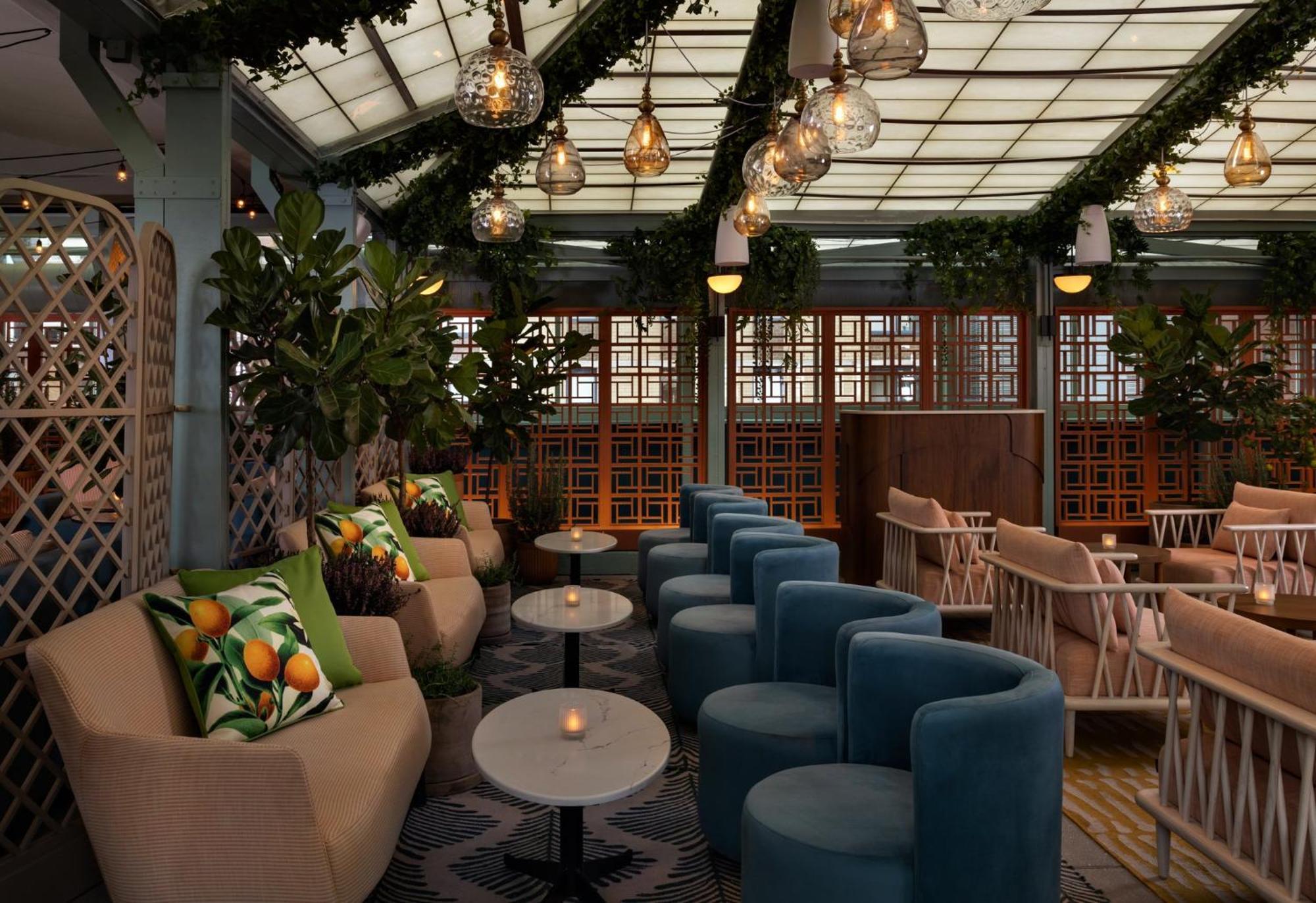 Kimpton Theta New York - Times Square By Ihg Hotel Bagian luar foto The Terrace at The Standard East Village