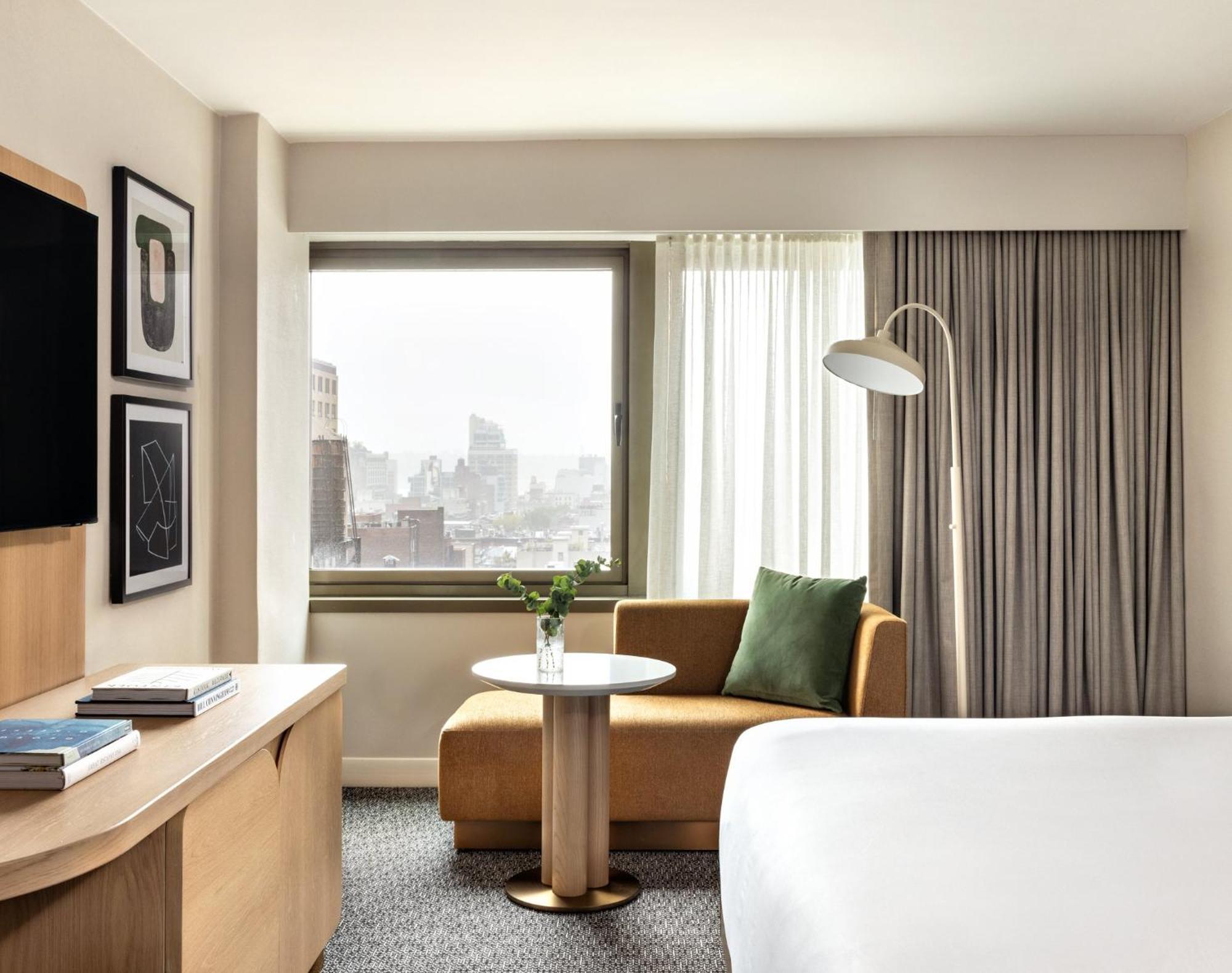 Kimpton Theta New York - Times Square By Ihg Hotel Bagian luar foto A guest room at the Hotel Commonwealth